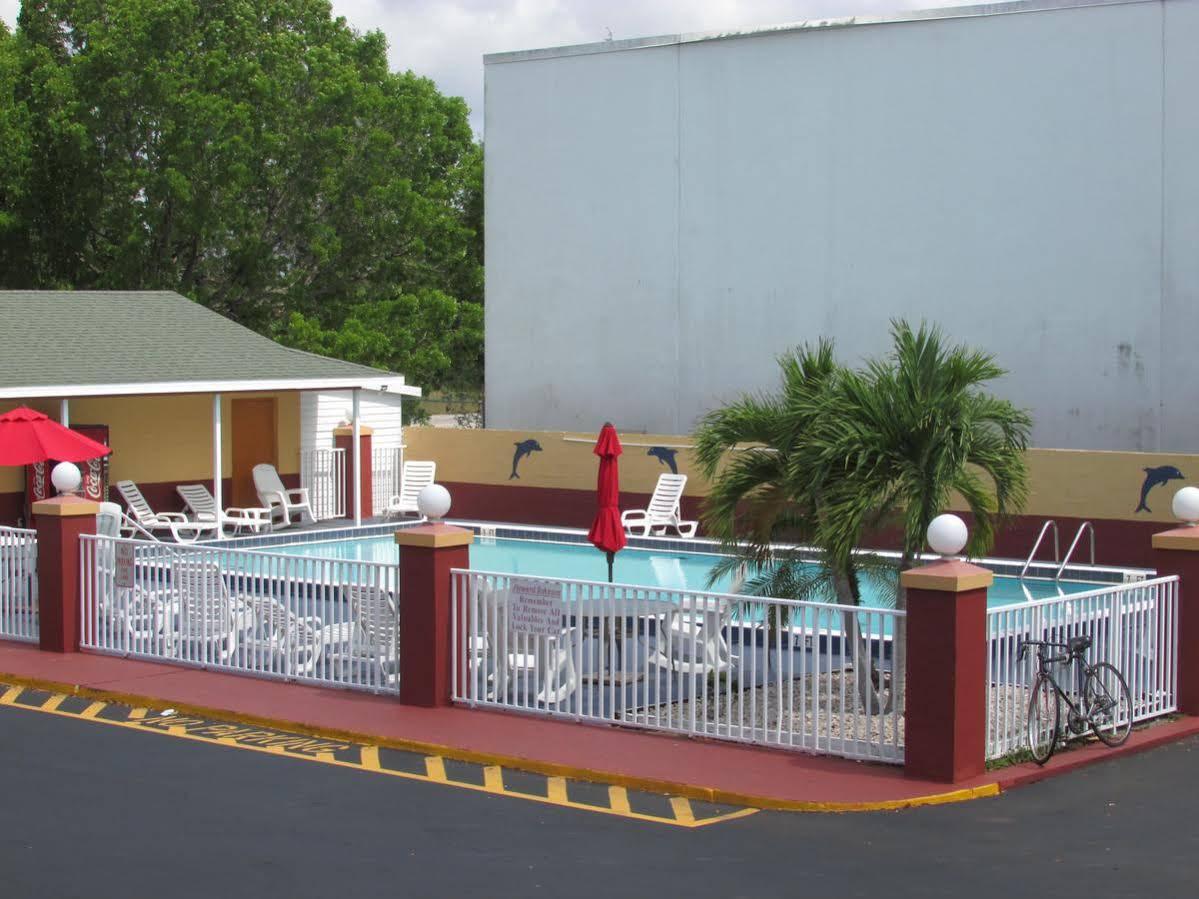 Howard Johnson By Wyndham Ft. Myers Fl Fort Myers Dış mekan fotoğraf